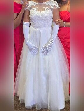 Elegant White Bridal Ball Gown with Floral Illusion Bodice